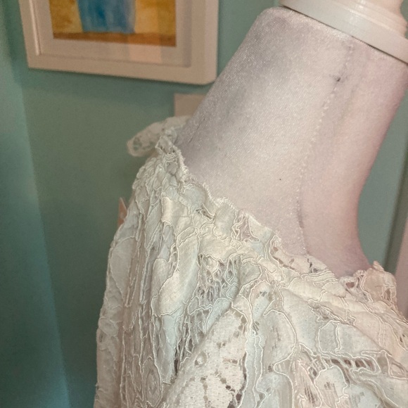 Elegant Lace Cream Top - Picture 13 of 16